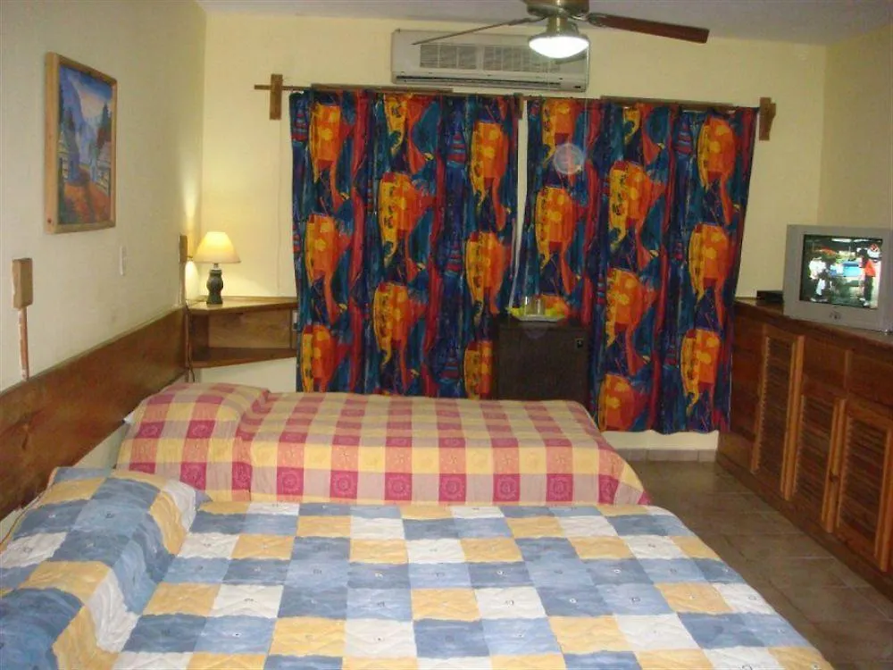 Hotel Neptuno's Refugio Boca Chica