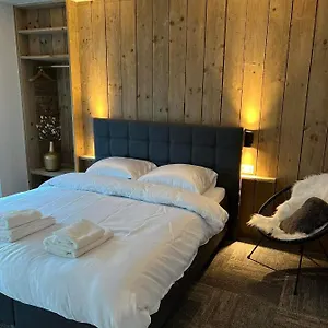 Grote In Centrum Met Badkamer ! Frühstückspension